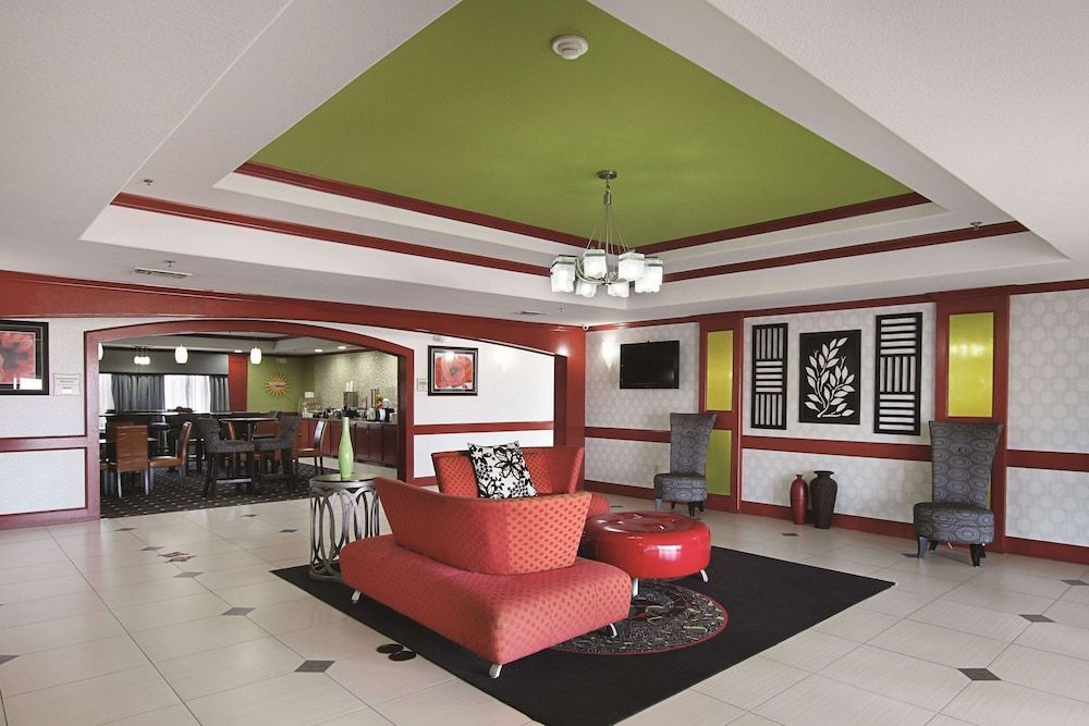 La Quinta Inn & Suites by Wyndham South Dallas - Hutchins 2