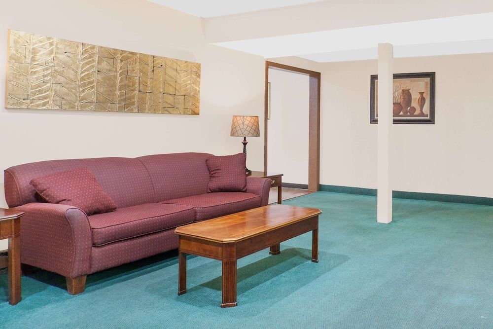 Super 8 by Wyndham Middletown 2