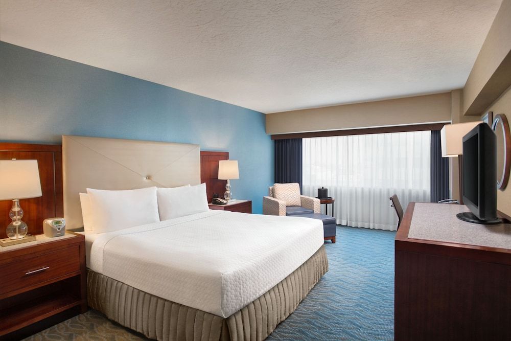 Crowne Plaza LOS ANGELES HARBOR HOTEL by IHG 2