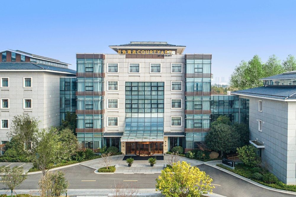 Courtyard by Marriott Wuxi Lihu Lake 1