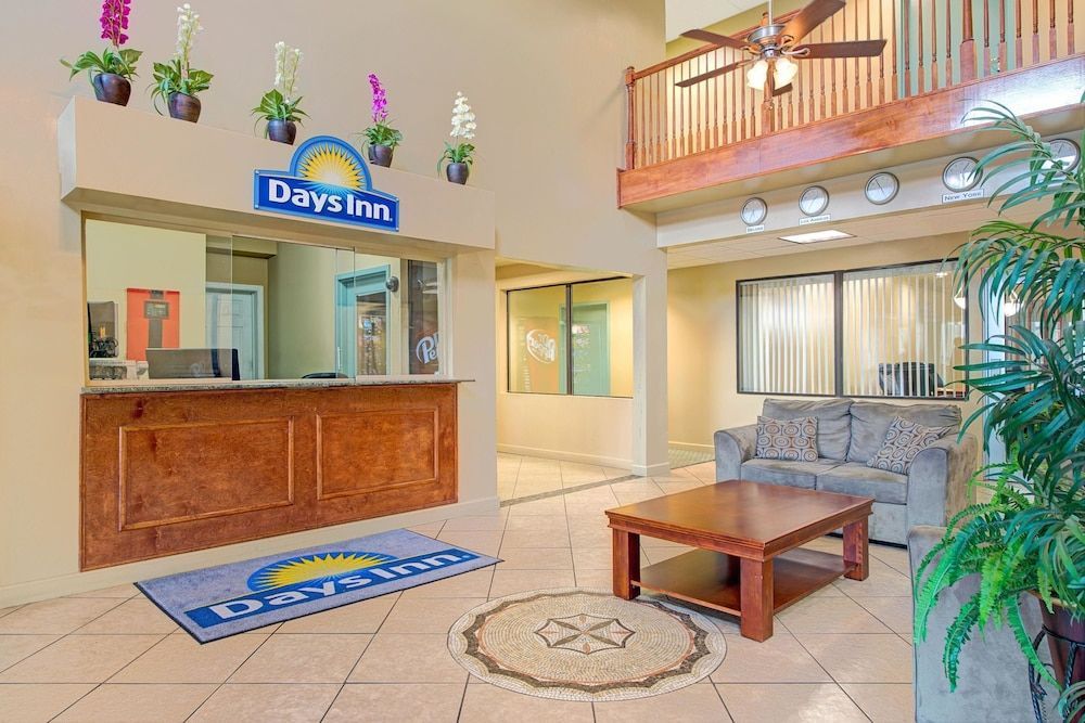 Days Inn by Wyndham Downtown St. Louis 2
