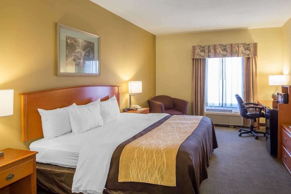 Quality Inn & Suites MidAmerica Industrial Park Area 2