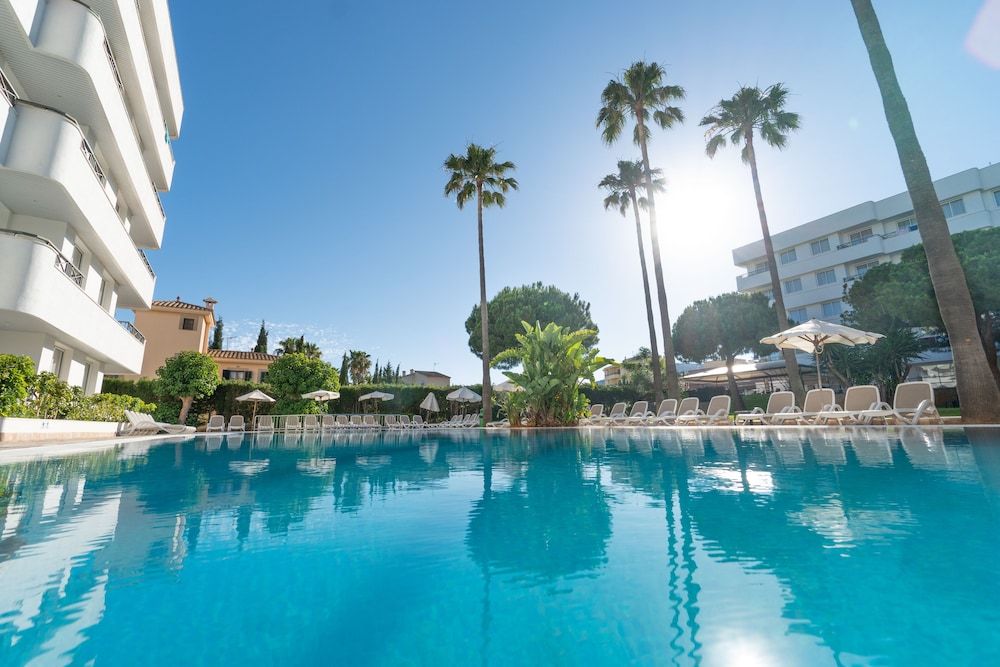 Tropicana Hotel 1
