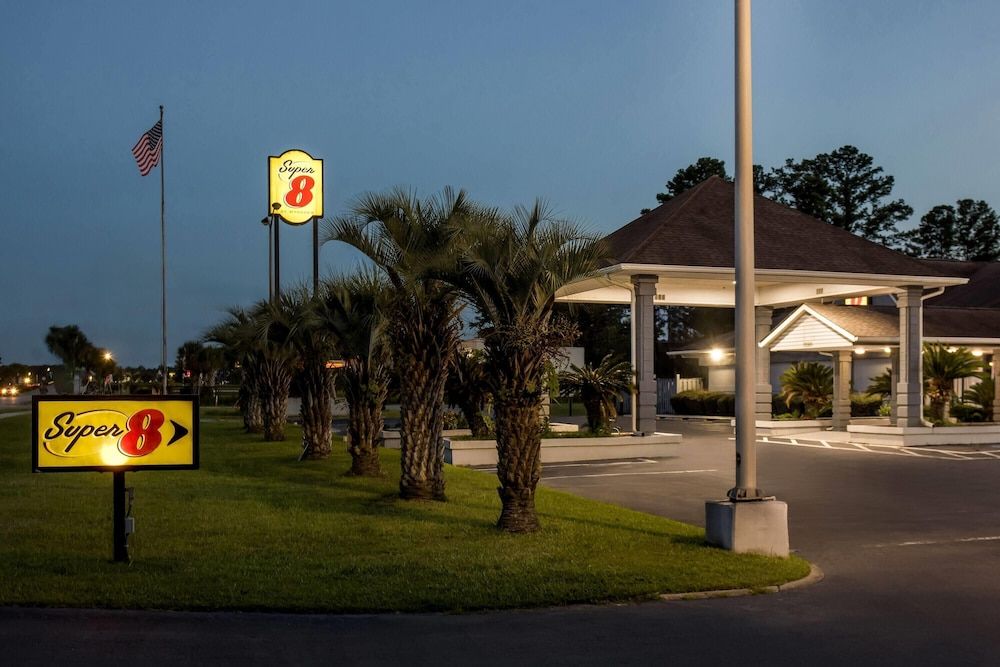 Super 8 by Wyndham Hardeeville - Savannah North 1