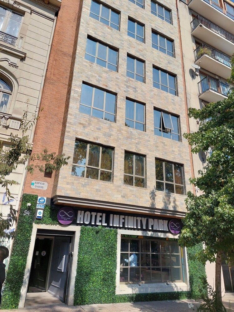 Hotel Infinity Park Santiago 1