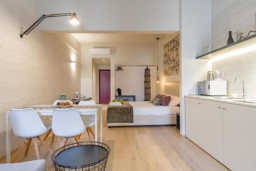 Velluto Blu Apartments & Suite by Reasy&Busy 1