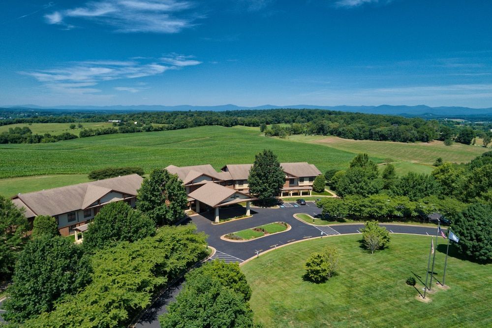 Round Hill Inn 1
