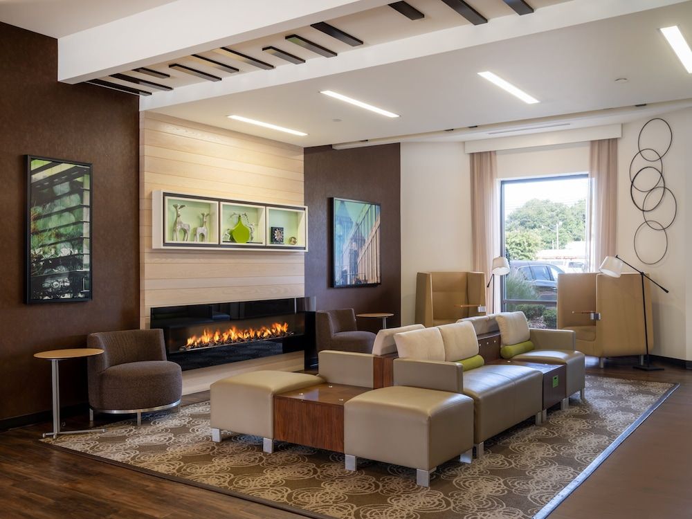 Holiday Inn GREENSBORO COLISEUM by IHG 1