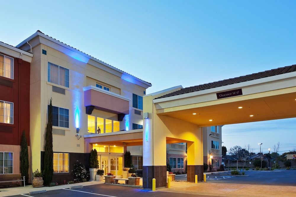 Holiday Inn Express & Suites BERKELEY by IHG 1