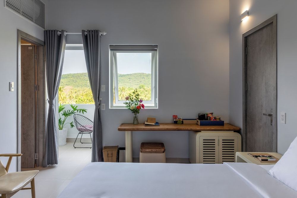 The Up Hotel Phu Quoc Island - The Poolside Escape 2