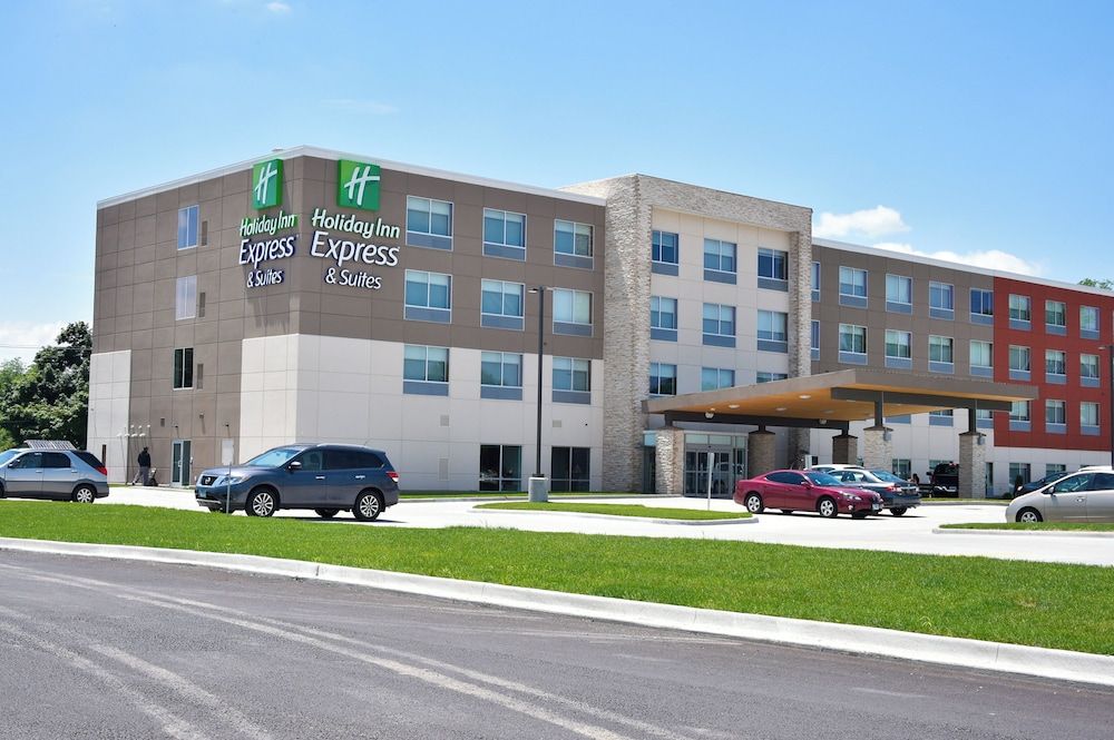 Holiday Inn Express & Suites BENSENVILLE - O'HARE by IHG 1