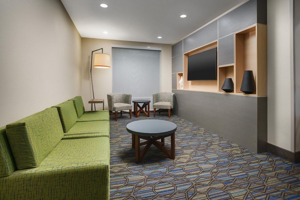 Holiday Inn Express & Suites OAKHURST-YOSEMITE PARK AREA by IHG 2