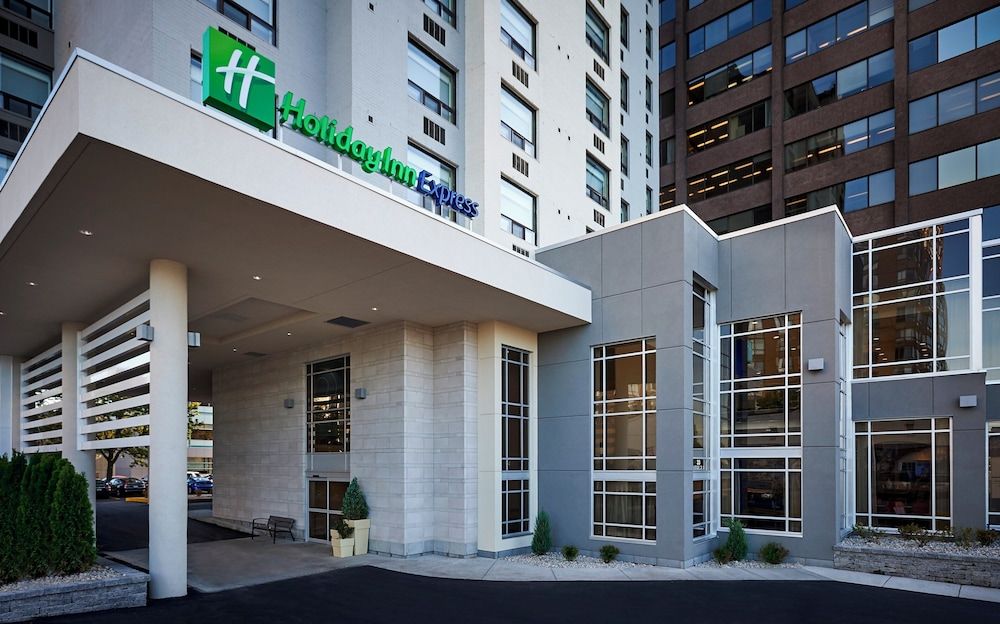 Holiday Inn Express WINDSOR WATERFRONT by IHG 1