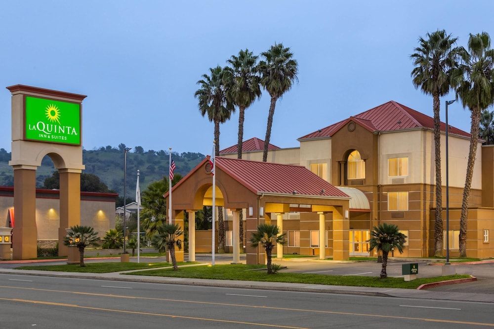 La Quinta Inn & Suites by Wyndham Fairfield - Napa Valley 1