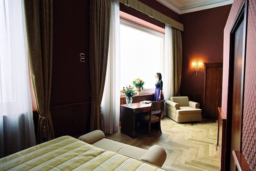 Livingston Hotel 1