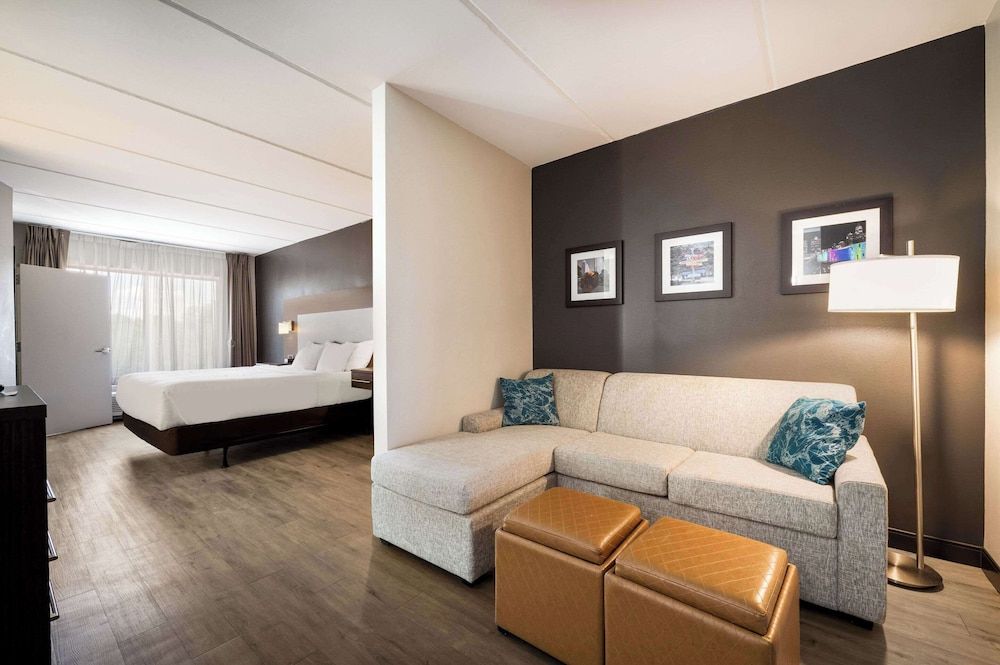 Comfort Suites Northlake 1