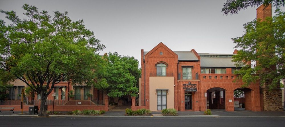 Majestic Old Lion Apartments 1