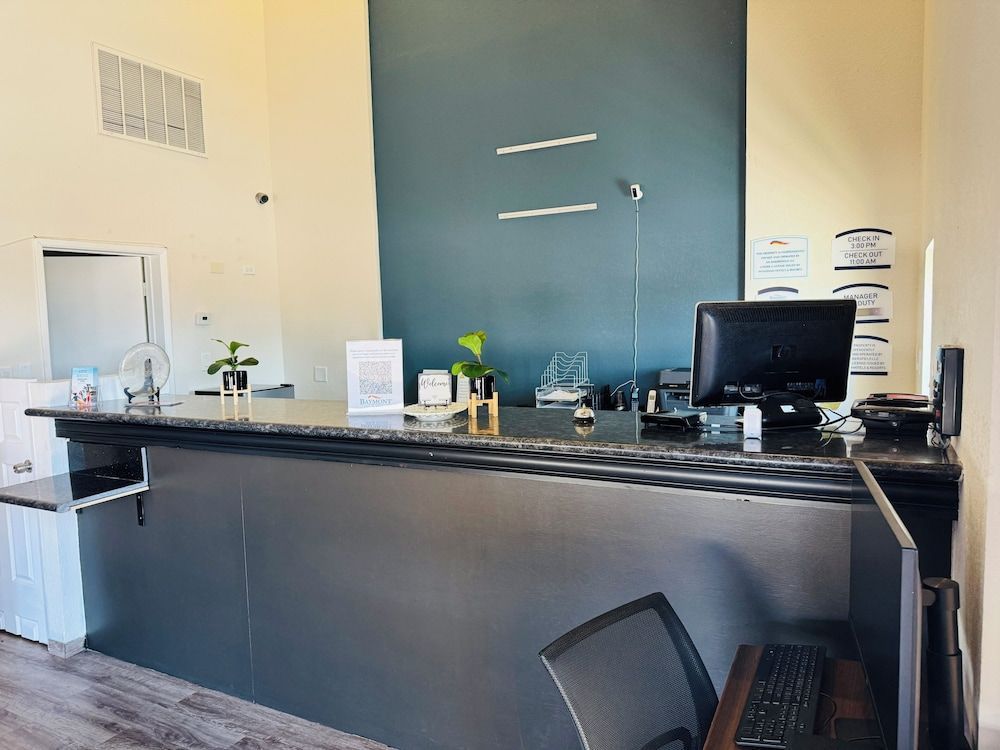 Baymont by Wyndham Bakersfield 2
