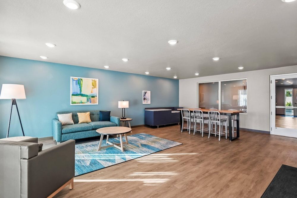 WoodSpring Suites Palm Springs - West Palm Beach 2