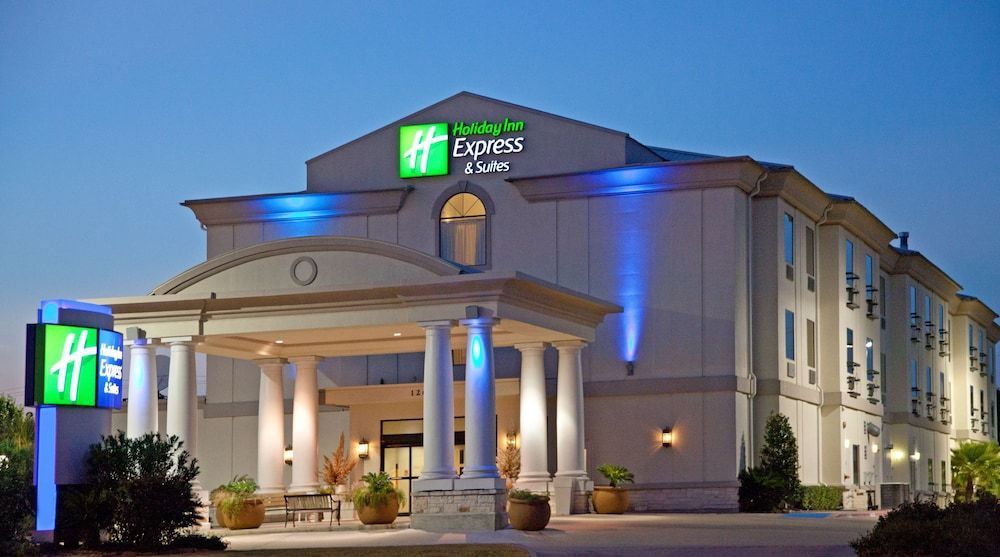 Holiday Inn Express & Suites COLLEGE STATION by IHG 1