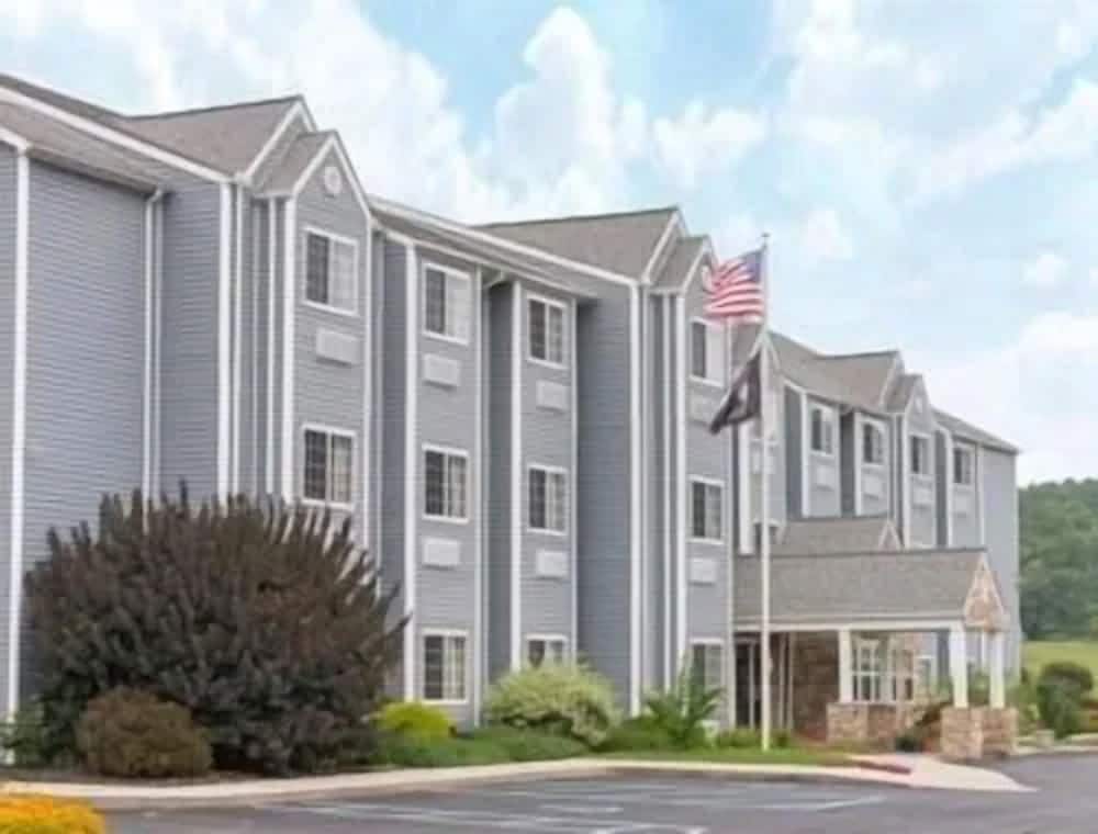 Microtel Inn & Suites by Wyndham Hazelton/Bruceton Mills 1