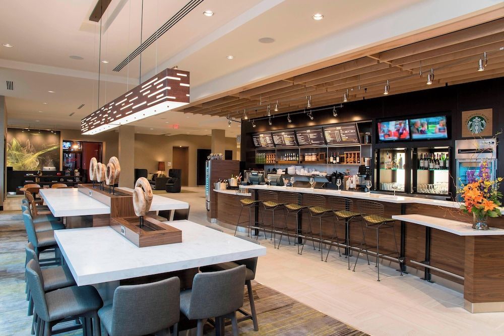 Courtyard by Marriott Holland Downtown 1