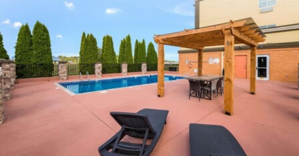 Clarion Pointe Madison Huntsville 1