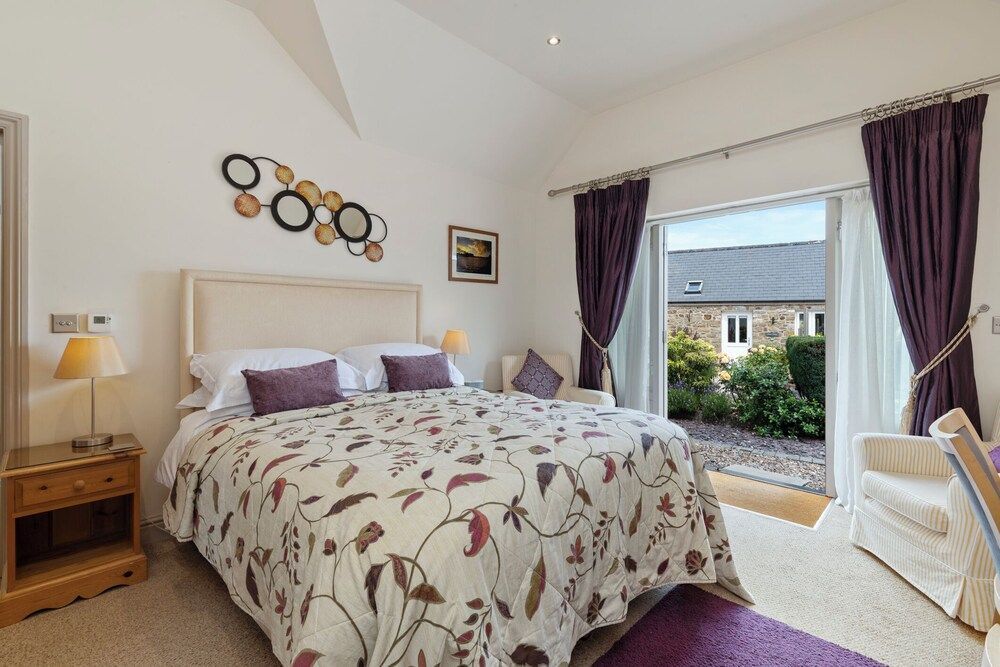 Canaston Oaks 1