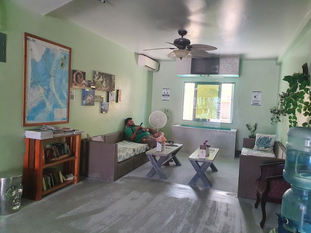 Caye Caulker Plaza Hotel 2