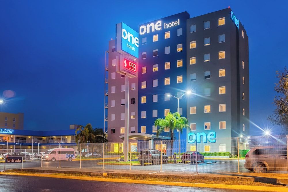 One Monterrey Aeropuerto 1