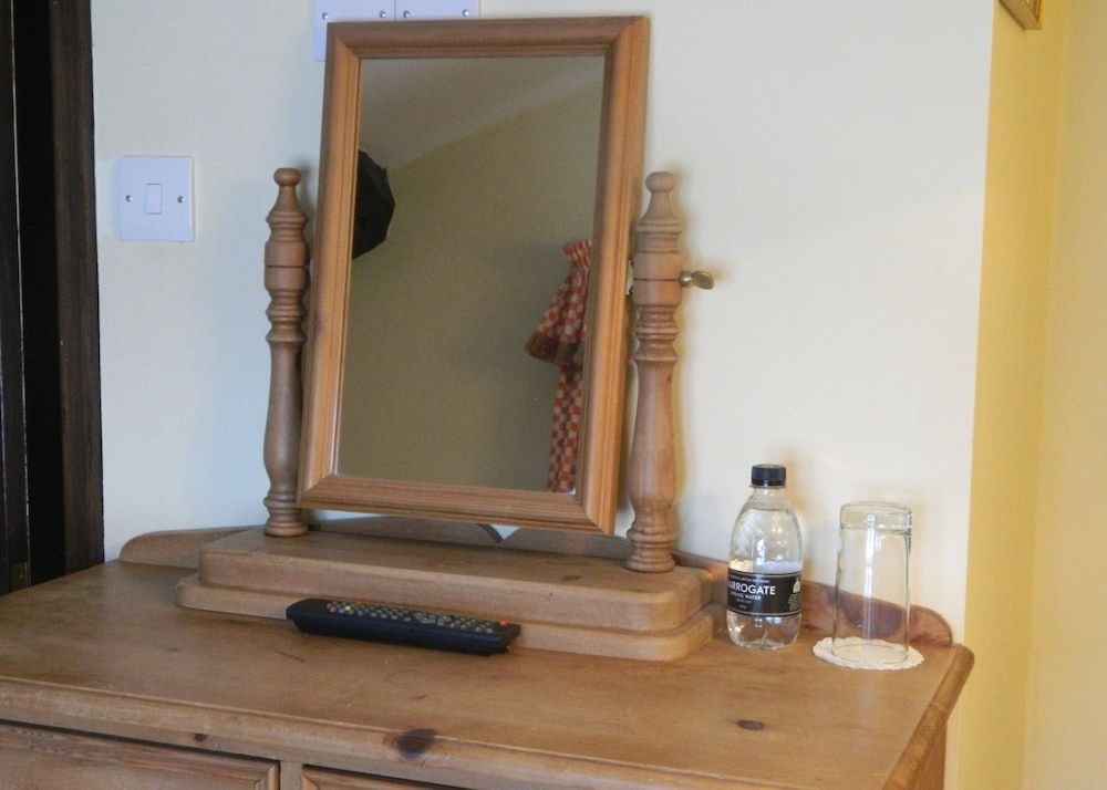 Bert's Rooms at The Black Horse Inn 2