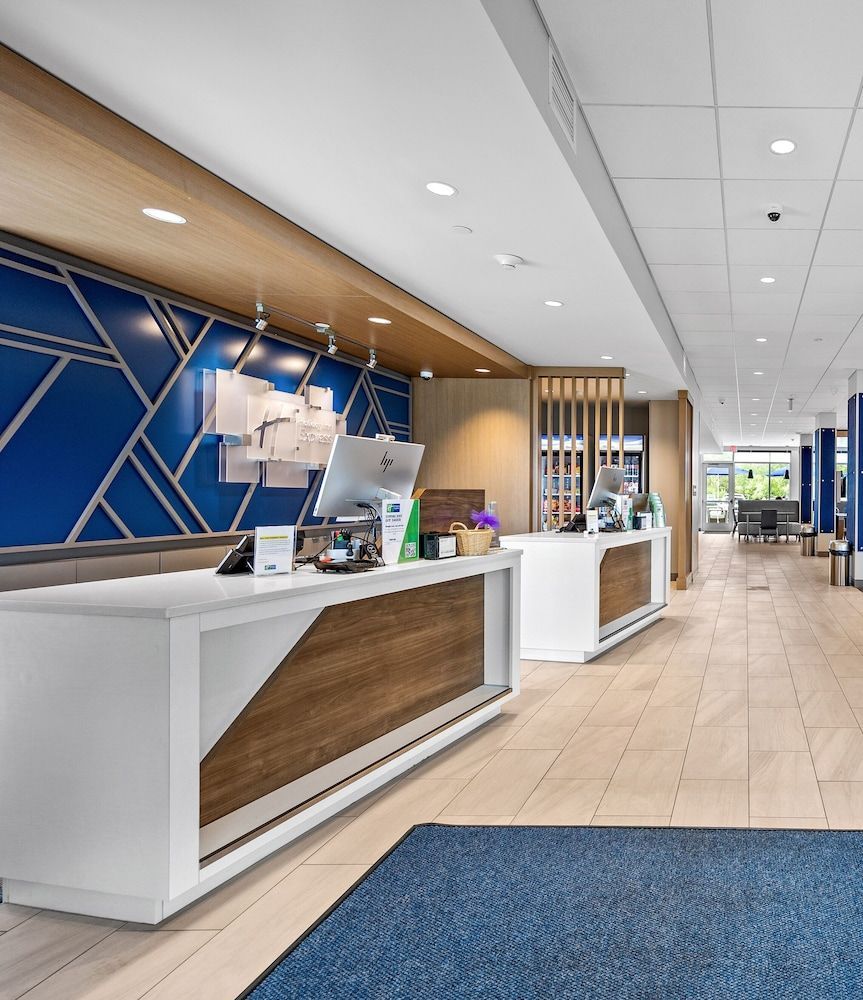 Holiday Inn Express & Suites MARINETTE by IHG 2