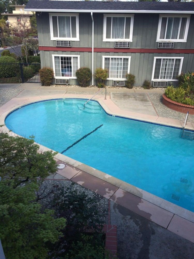 Oak Motel 1