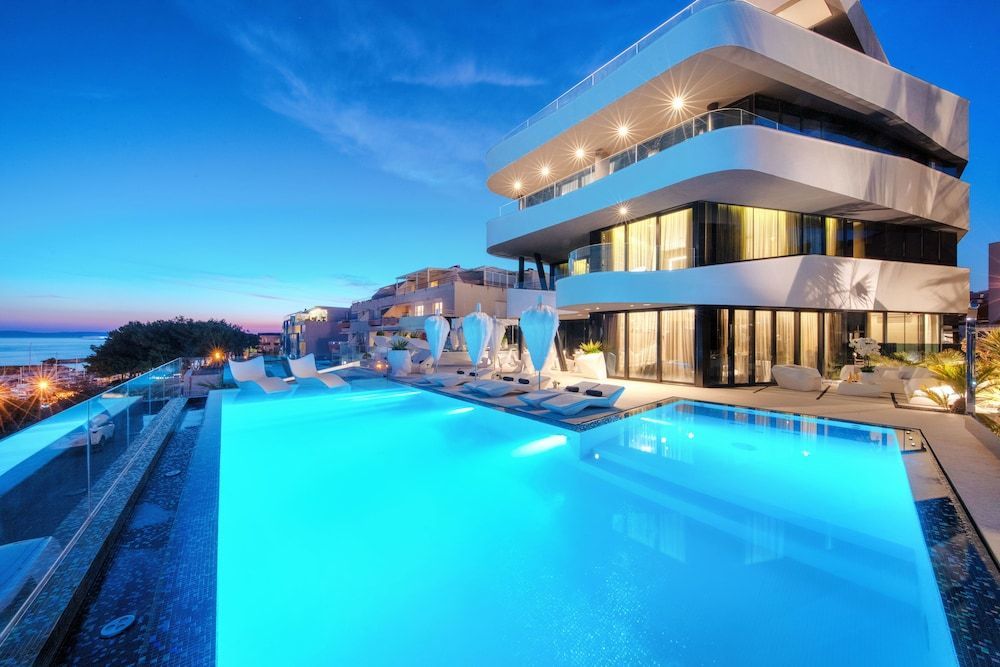 Posh Residence Luxury Suites 1