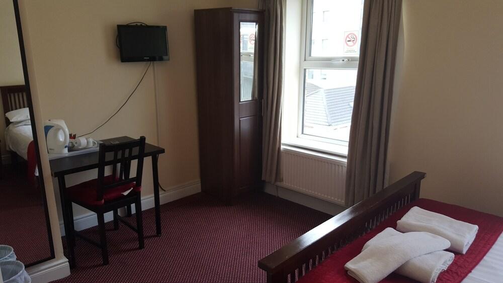 Hazelbrook House B&B 1