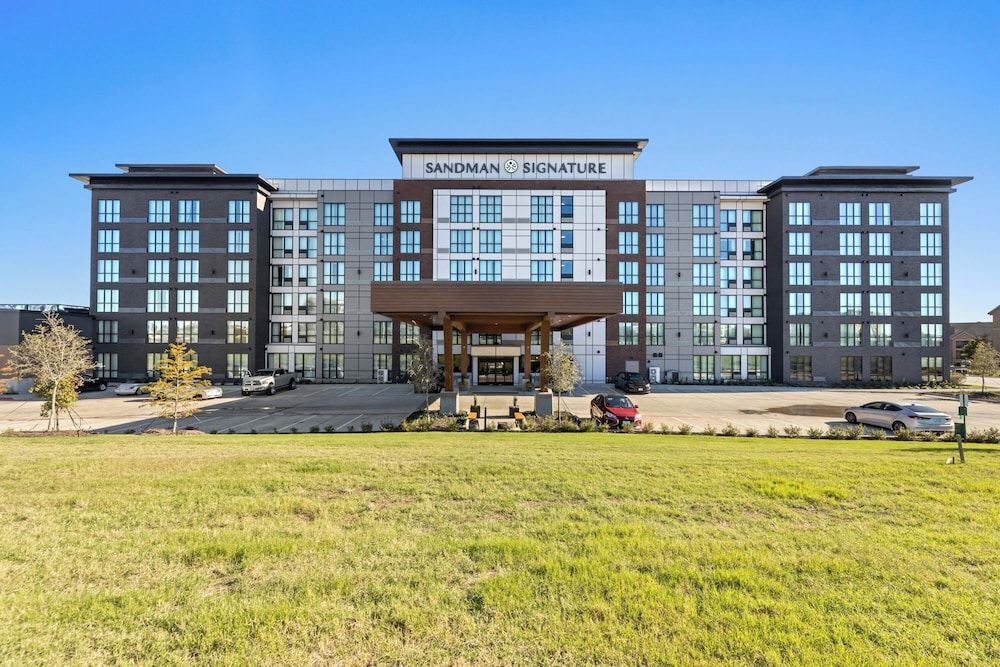 Sandman Signature Dallas Las Colinas Hotel & Suites 1