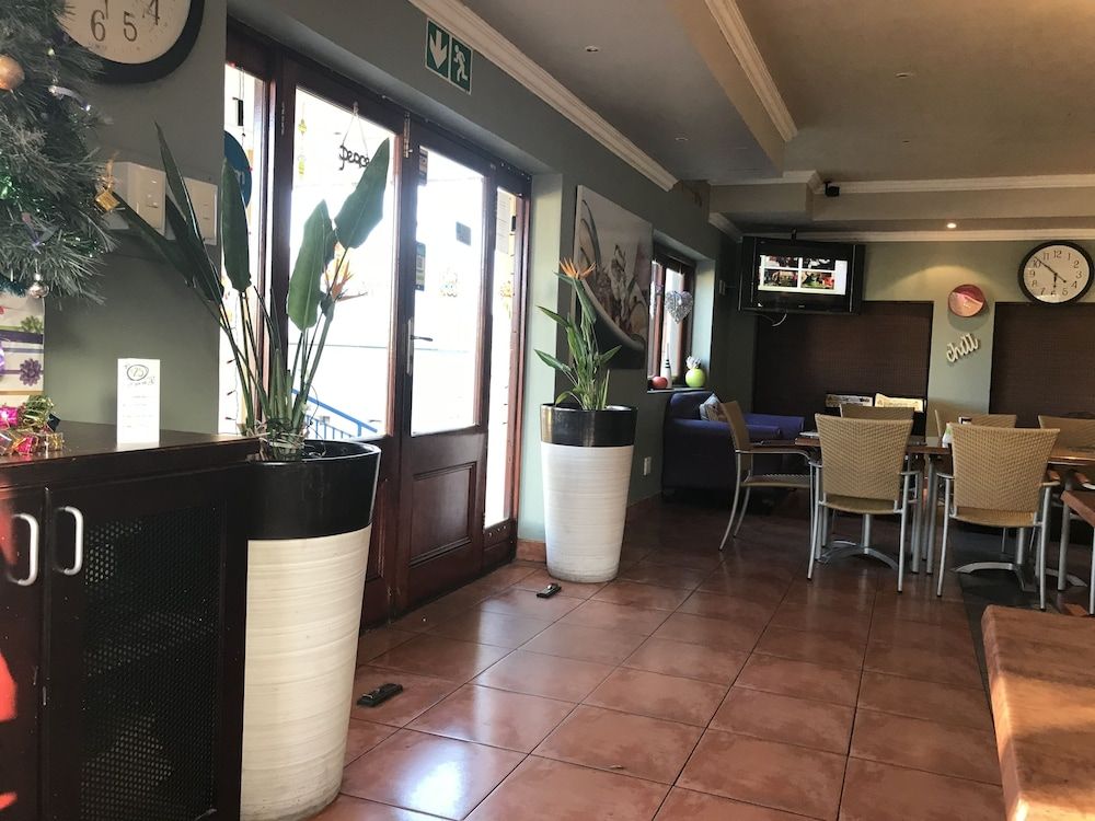 VJ's Guesthouse and Restaurant 2