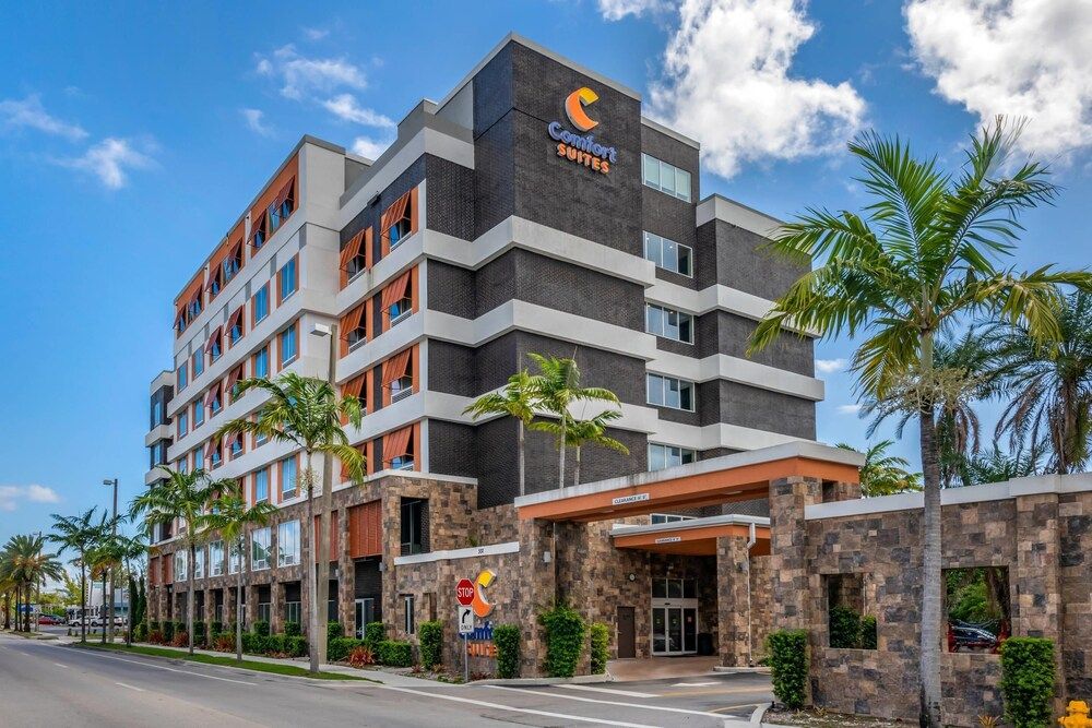 Comfort Suites Fort Lauderdale Airport & Cruise Port 1