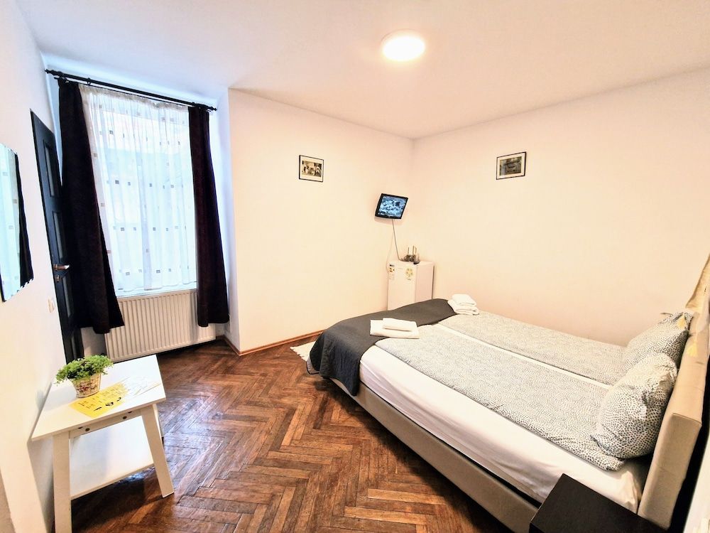 Main Square Apartments & More 2