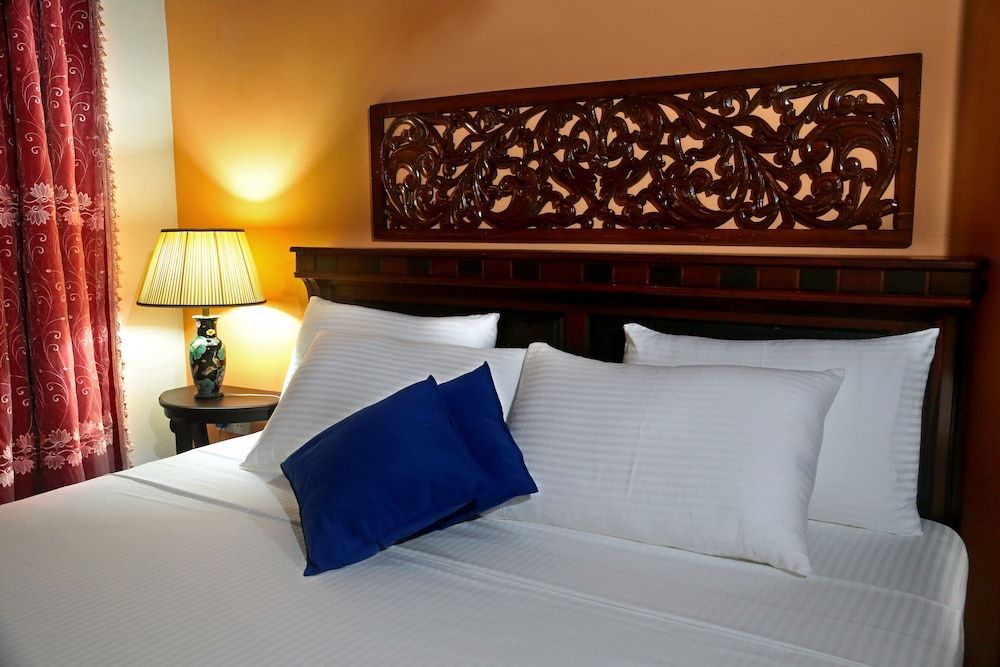 Paris - Negombo - The Castle - Negombo