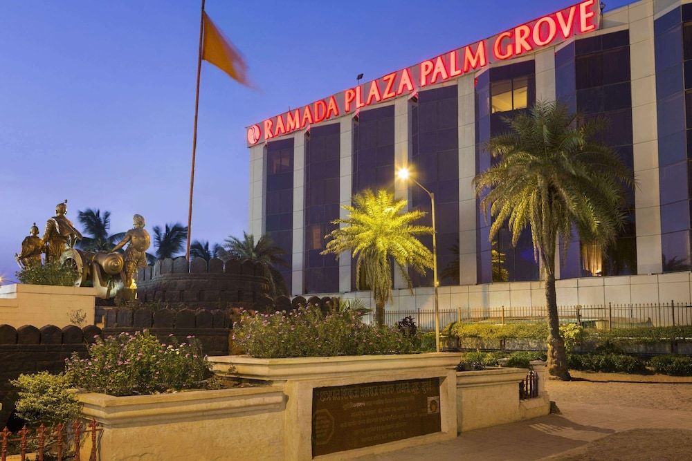 Ramada Plaza by Wyndham Palm Grove 1