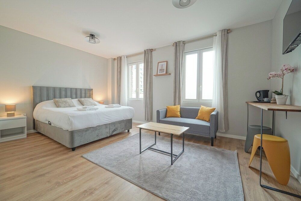 Hotel Trianon Saint Ouen 1