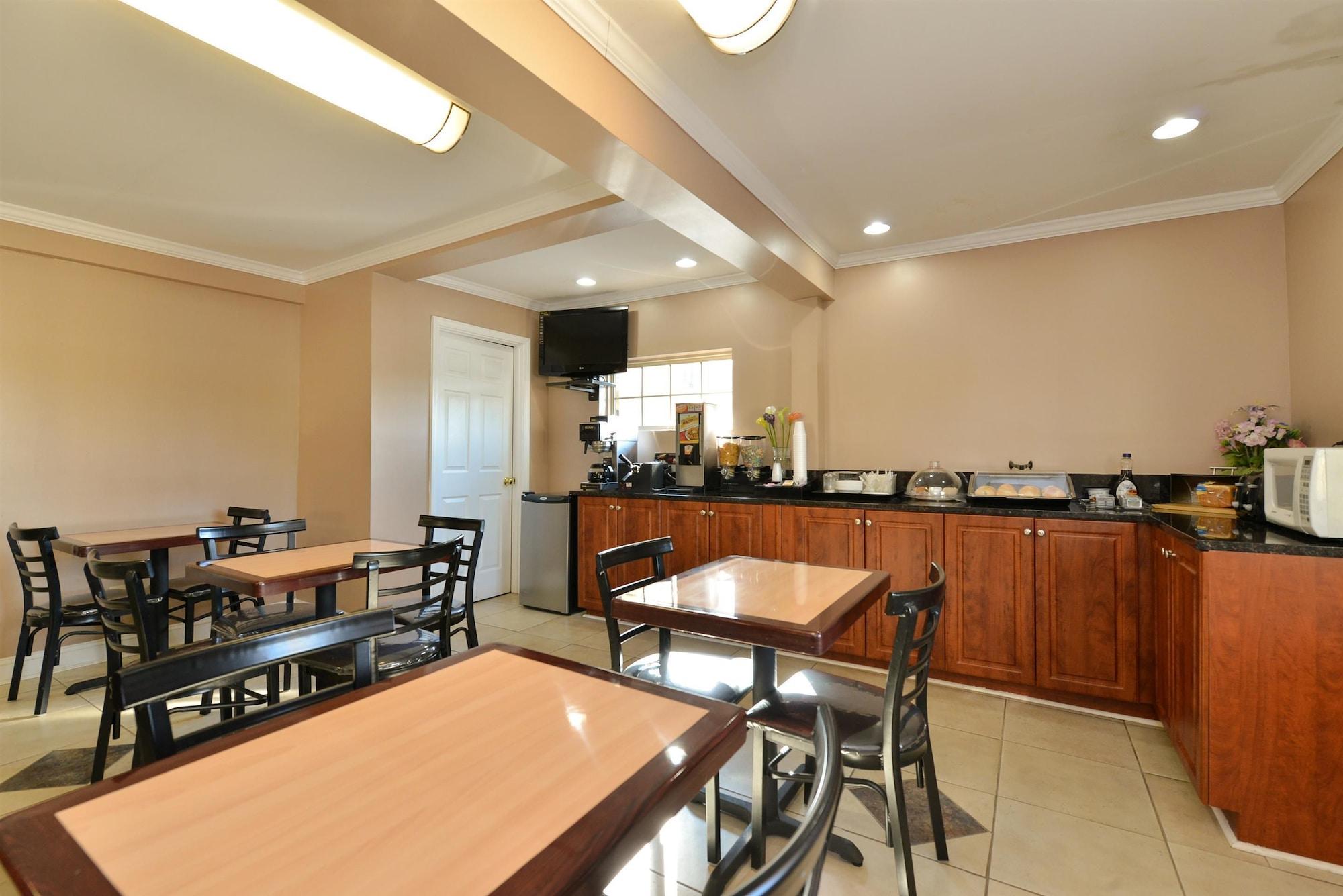 Rodeway Inn 1