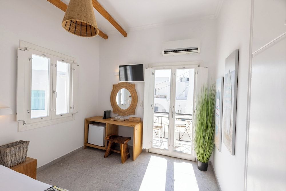 Parosquare Central Suites 2