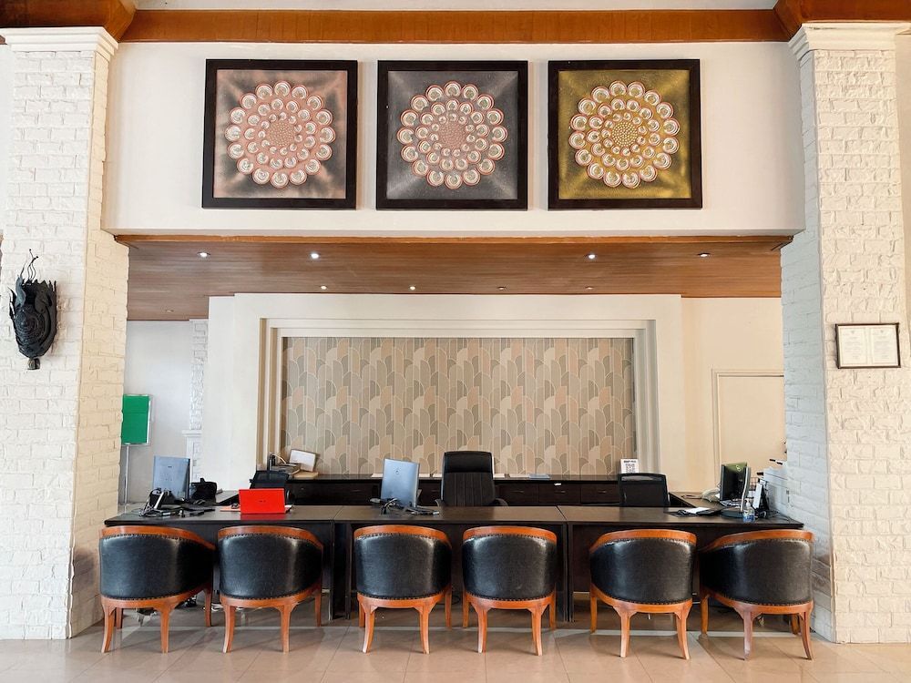 Pinnacle Grand Jomtien Resort and Beach Club 2