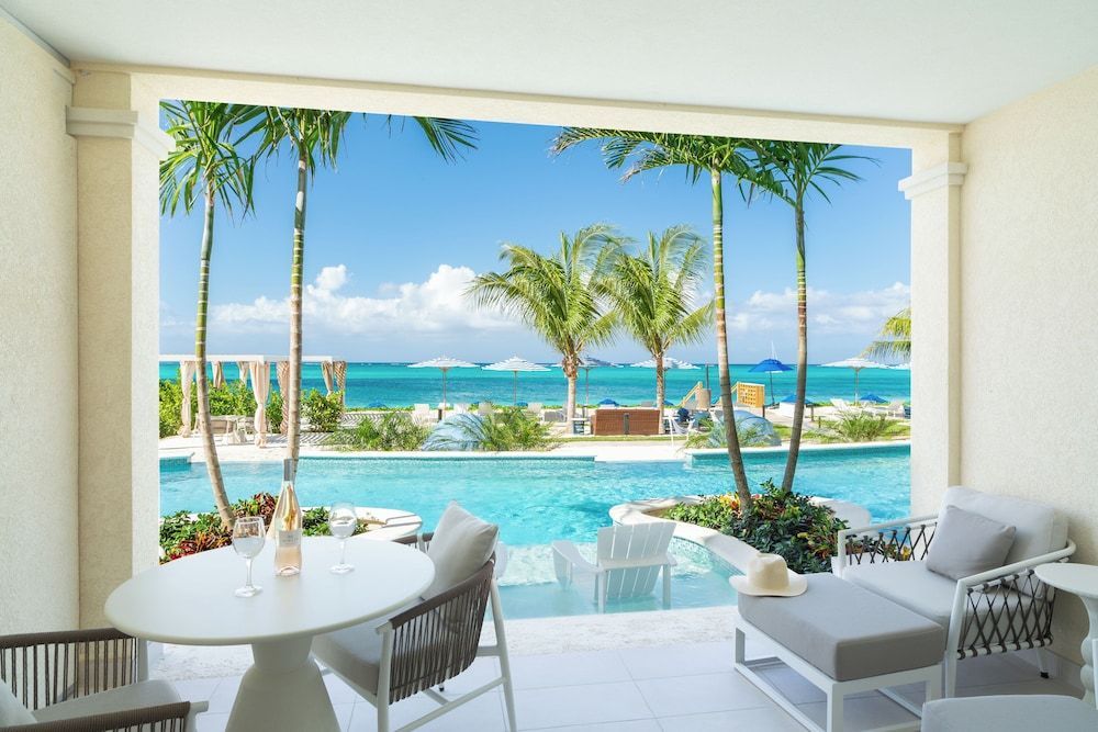Beachfront at Windsong on the Reef 1