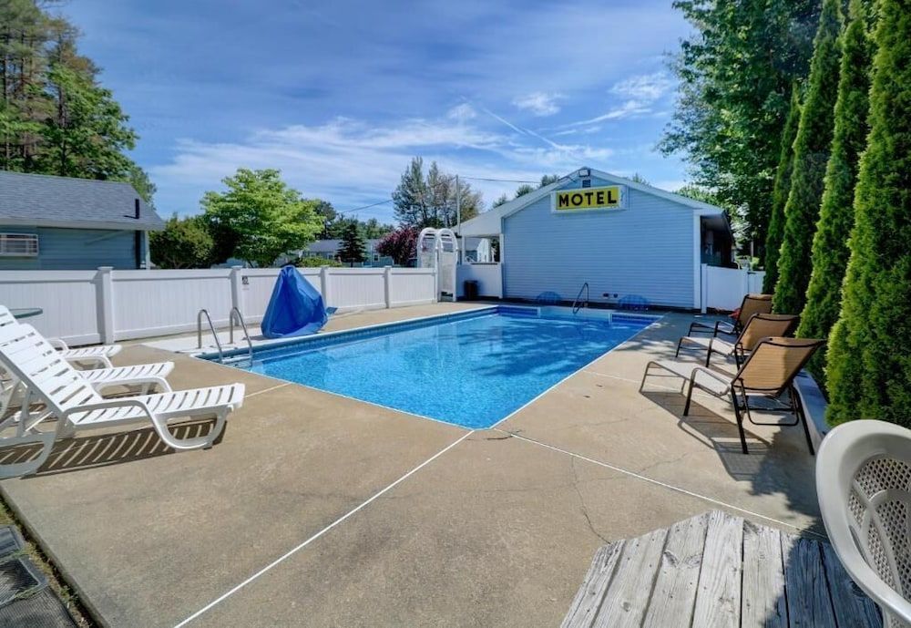 Brookside Inn & Cottages 1