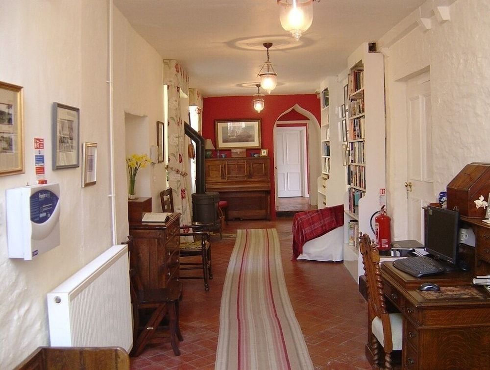 Edgcott House 2