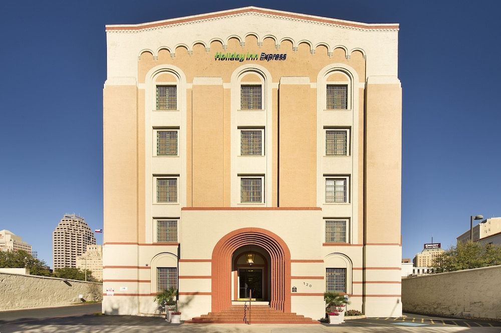 Holiday Inn Express SAN ANTONIO N-RIVERWALK AREA by IHG 1
