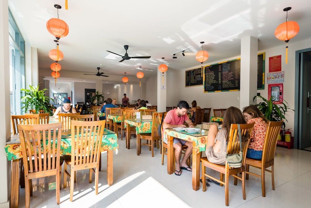 Bed Station Hostel & Pool Bar Hội An " Former Sunflower" 2